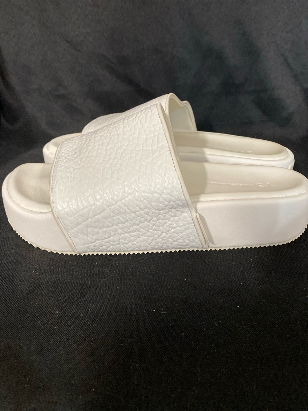 Men White Cushioned Slide Sandals